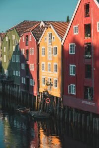 Eiendom i Norge langs sjøkanten.